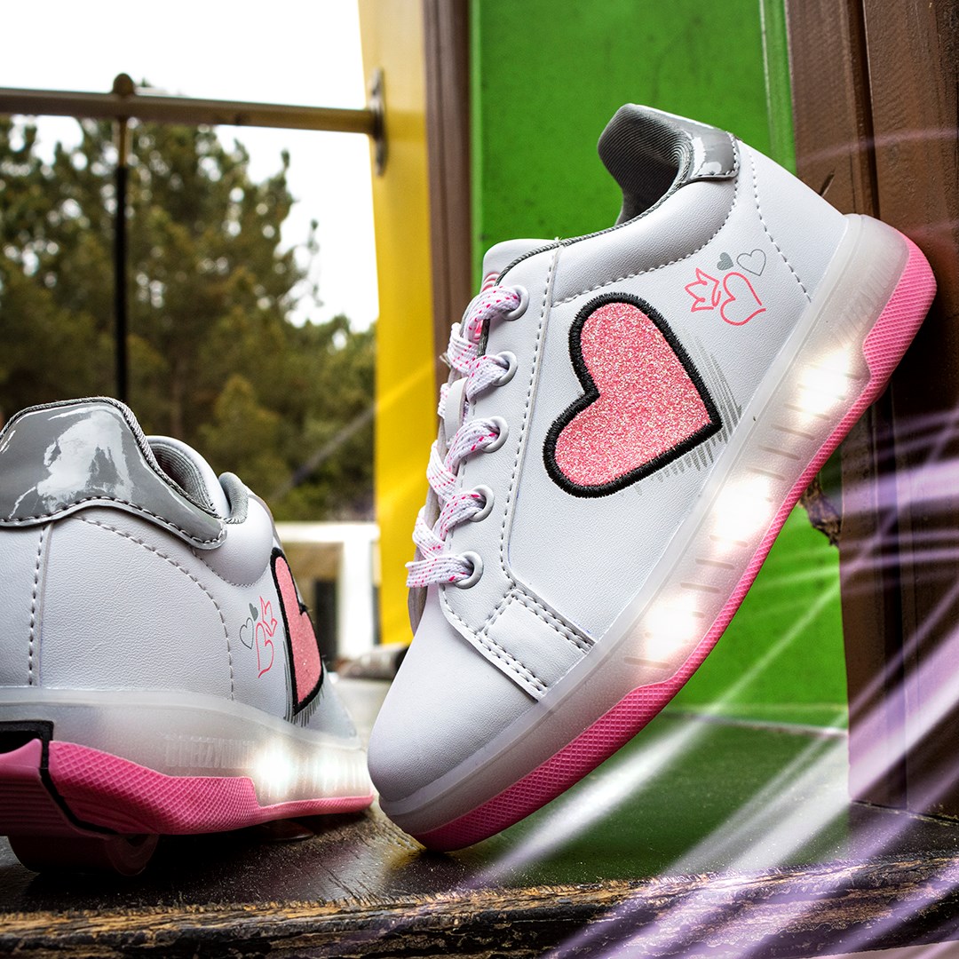 2195670 Breezy Rollers Blast Pink Lifestyle 05